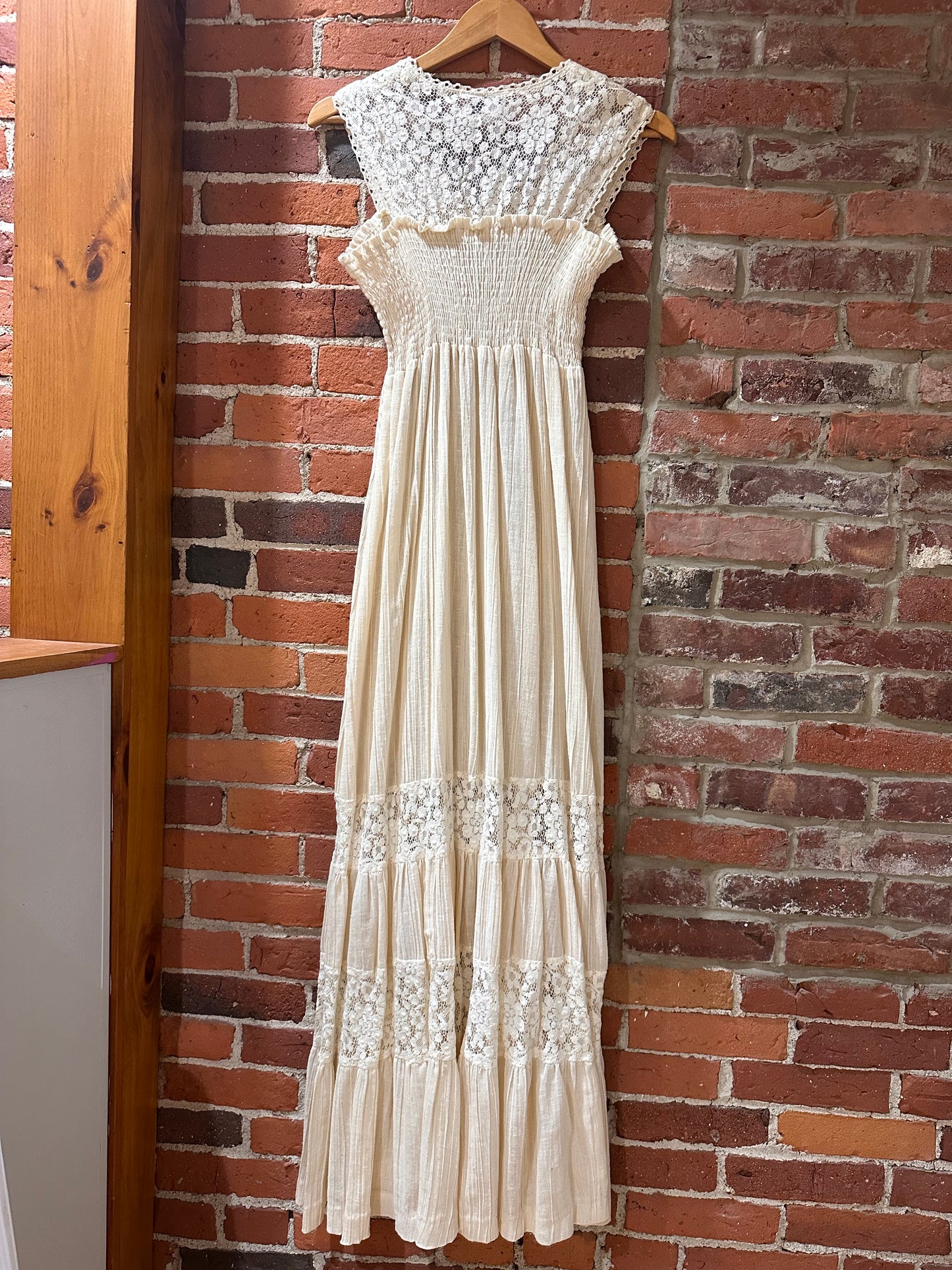 Vintage Lang dress with lace detailing