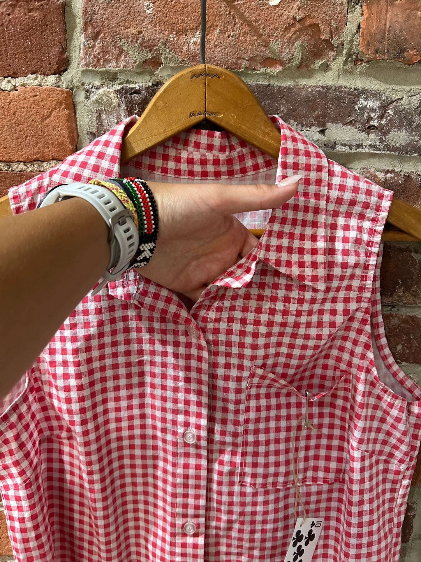 Gingham sleeveless button-up