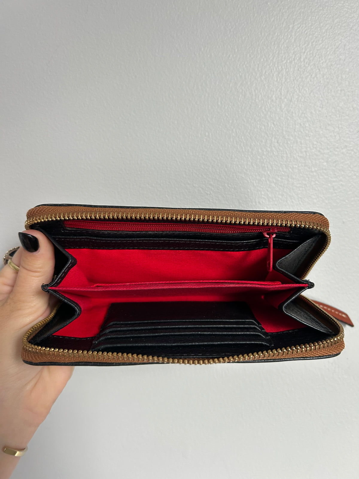 Dooney & Bourke Clutch Waller