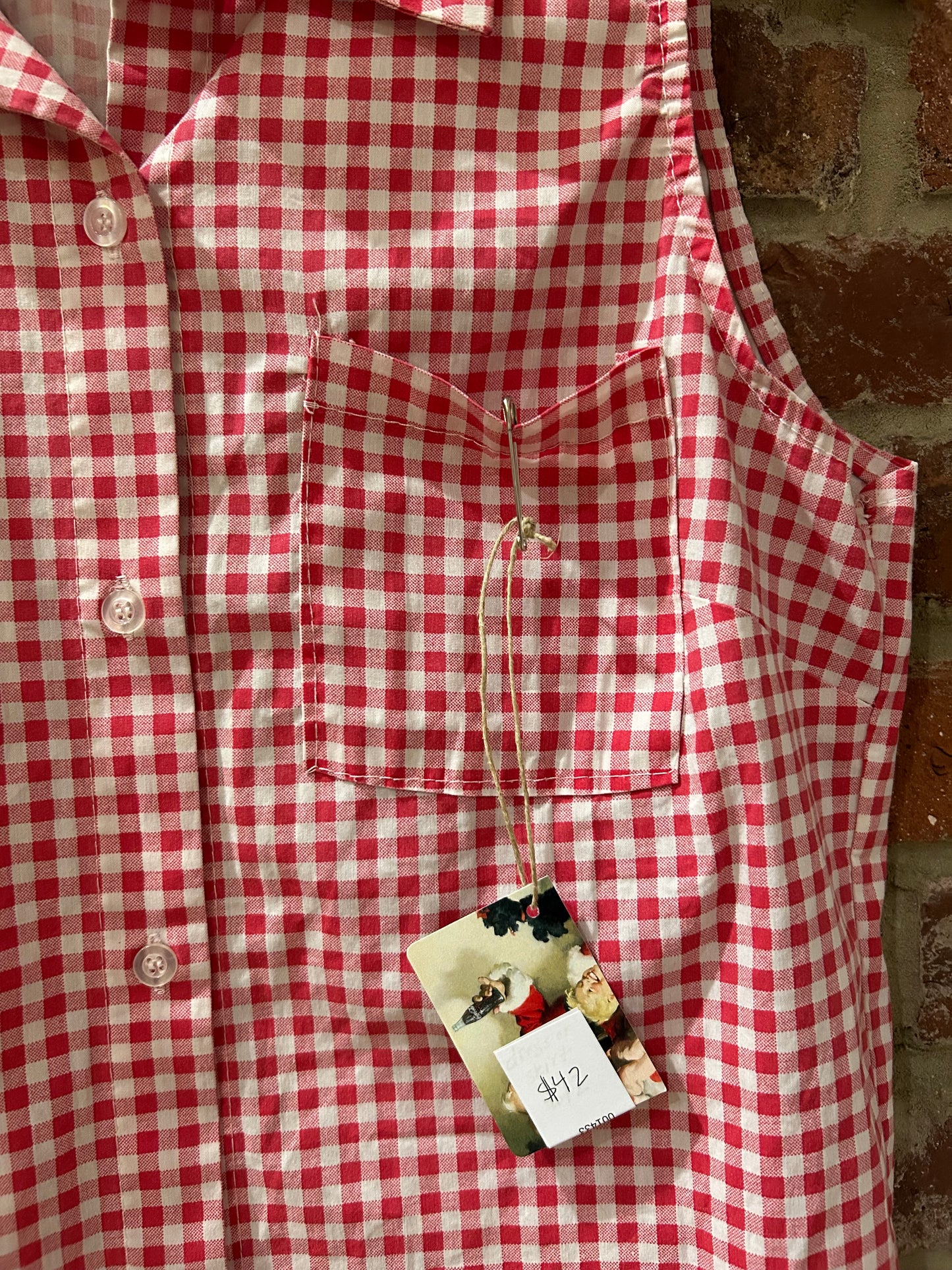 Gingham sleeveless button-up