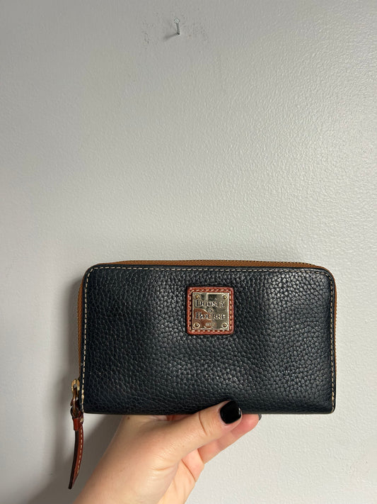 Dooney & Bourke Clutch Waller