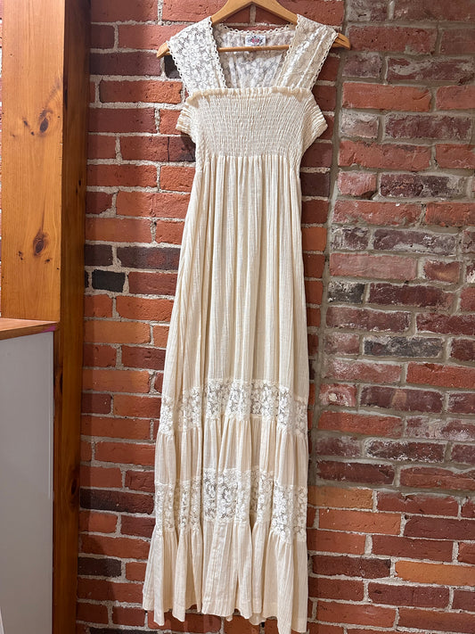 Vintage Lang dress with lace detailing
