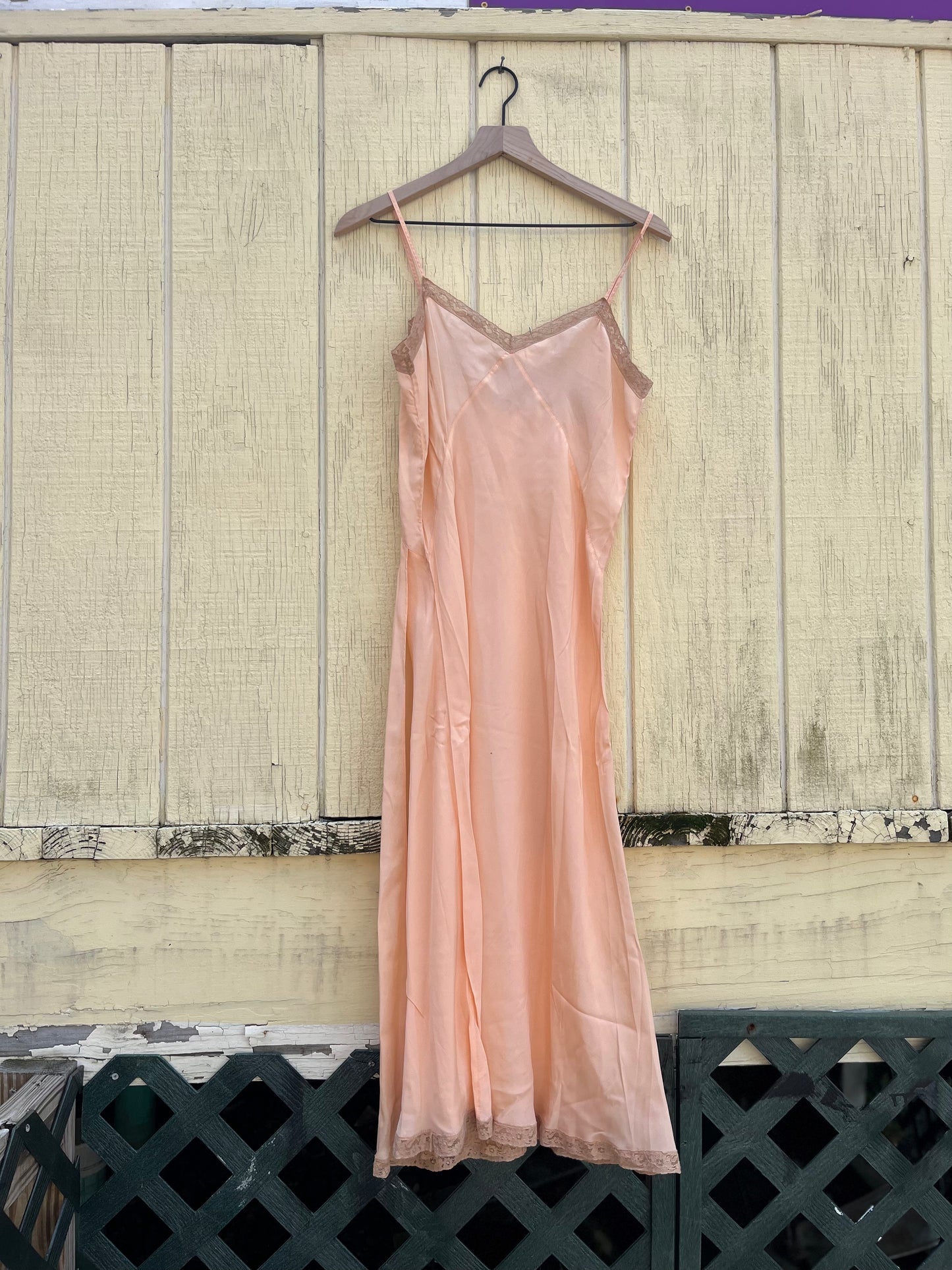 Vintage peach nightgown/slip